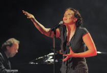 Kerstin Heiles singt Edith Piaf - © Archiv Theater Akzent Kerstin Heiles singt Edith Piaf - © Archiv Theater Akzent