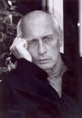 EIN PAAR SCHRITTE ZURÜCK -1 - frühe Gedichte von Peter Turrini gelesen von Heinz Trixner Turrini über den Dächern von Wien25.2. bias 7.3.2009 © akzent.at EIN PAAR SCHRITTE ZURÜCK -1 - frühe Gedichte von Peter Turrini gelesen von Heinz Trixner Turrini über den Dächern von Wien25.2. bias 7.3.2009 © akzent.at