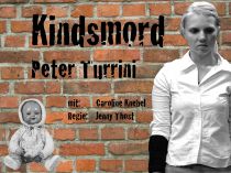 Kindsmord -1 - von Peter TurriniInszenierung: Jenny ThostDarstellerin: Caroline KnebelStimmen: Richter: Bruno ThostVater: Hans-Dieter Knebel Freund: Christian-Peter HauserKonzept: Jenny Thost, Caroline Knebel © akzent.at Kindsmord -1 - von Peter TurriniInszenierung: Jenny ThostDarstellerin: Caroline KnebelStimmen: Richter: Bruno ThostVater: Hans-Dieter Knebel Freund: Christian-Peter HauserKonzept: Jenny Thost, Caroline Knebel © akzent.at