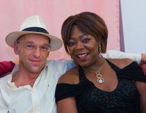 Blue Christmas -1 - mit Betty Semper und Joachim Palden am 20.12.2008mit The Untouchables am 18.12.2008 © akzent.at Blue Christmas -1 - mit Betty Semper und Joachim Palden am 20.12.2008mit The Untouchables am 18.12.2008 © akzent.at