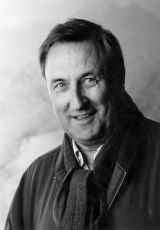 Teddy Podgorski und Bela Koreny -1 - BEI UNS, BEI DE WEISSnTeddy Podgorski erzählt Pointen aus Österreichmusikalisch unterstützt von Bela Koreny © akzent.at Teddy Podgorski und Bela Koreny -1 - BEI UNS, BEI DE WEISSnTeddy Podgorski erzählt Pointen aus Österreichmusikalisch unterstützt von Bela Koreny © akzent.at